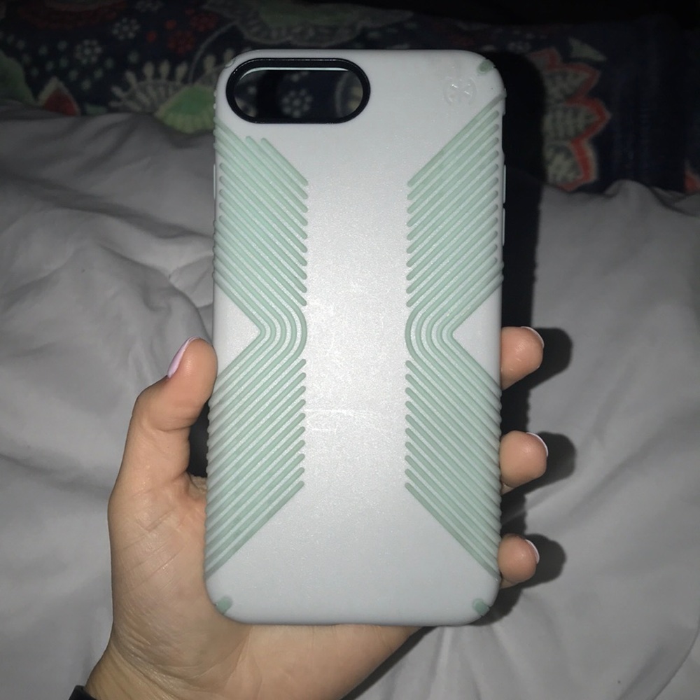 iPhone 7 Plus speck grip case